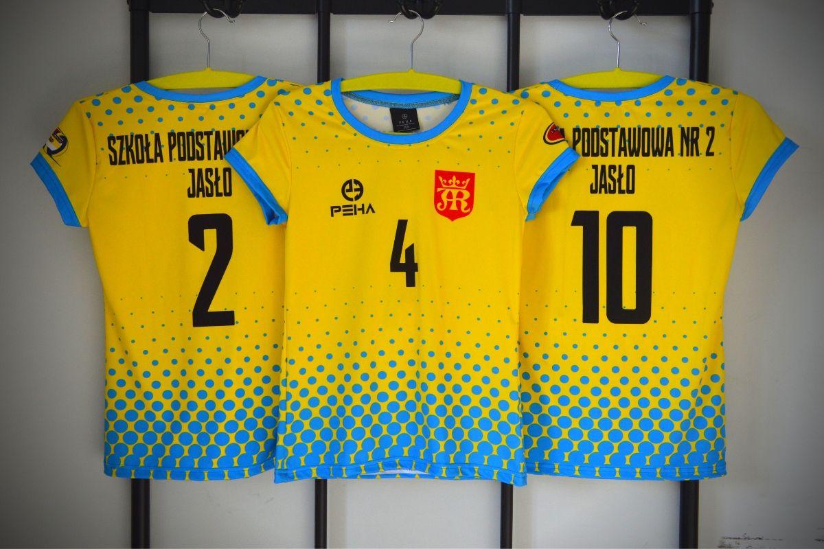 Damskie stroje do siatkówki - jak je wybrać?