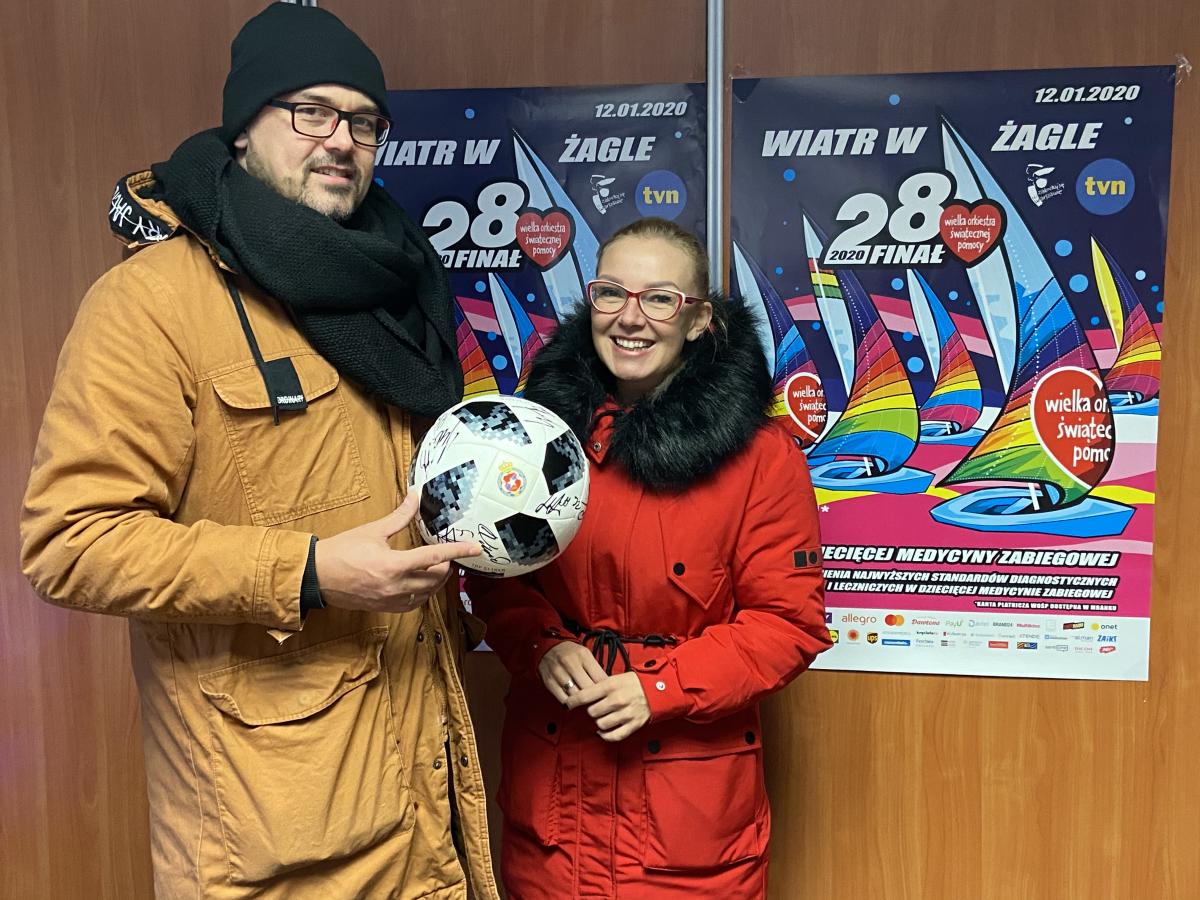 Piłka z autografami zawodników Wisły Kraków na aukcji WOŚP!