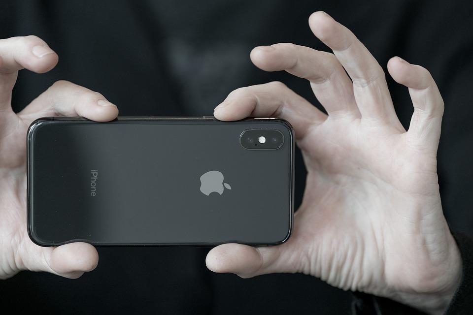 iPhone X plusy i minusy smartfona od Apple