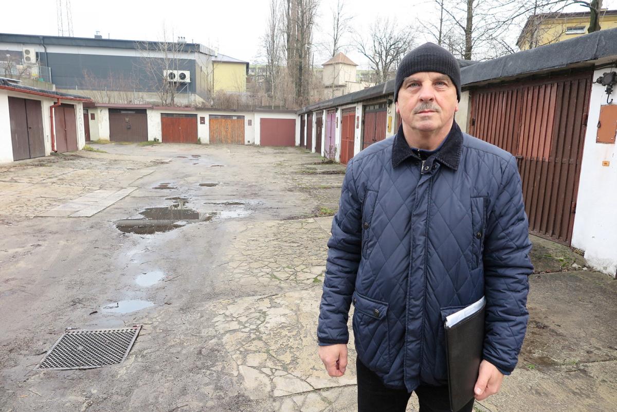 Garaże przy ul. Olszewskiego toną w wodzie. Sytuacja bez wyjścia?