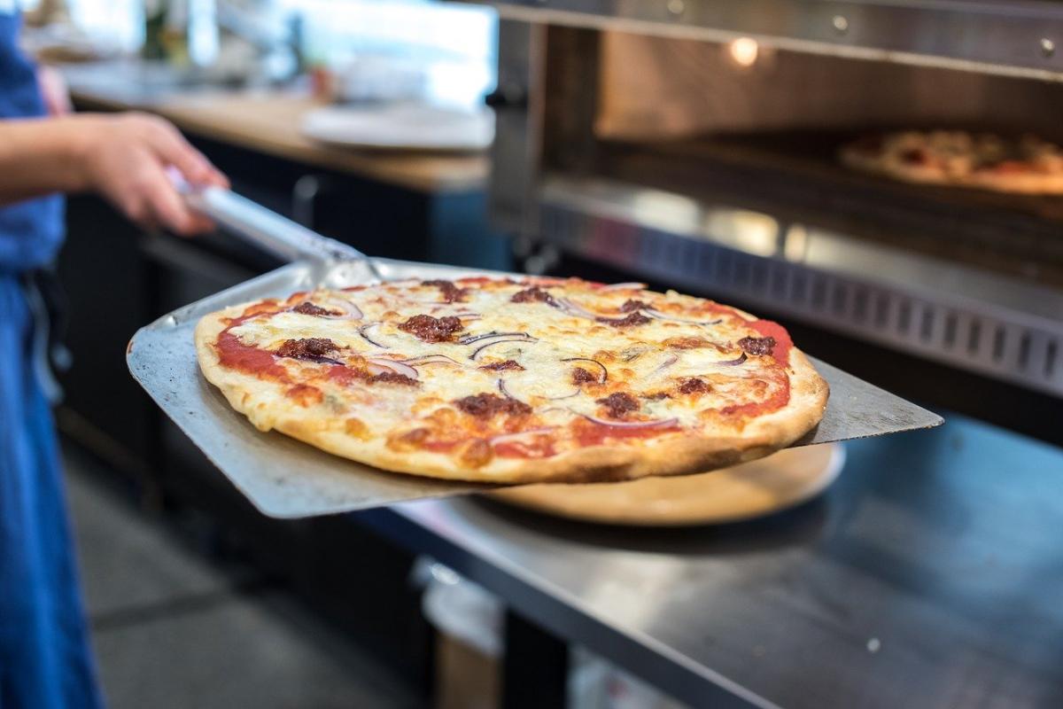 Najważniejsze elementy wyposażenia profesjonalnej pizzerii