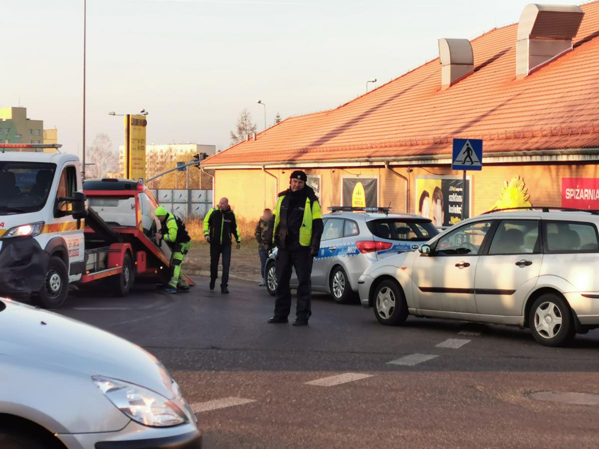 Wjechała w barierki przy Netto