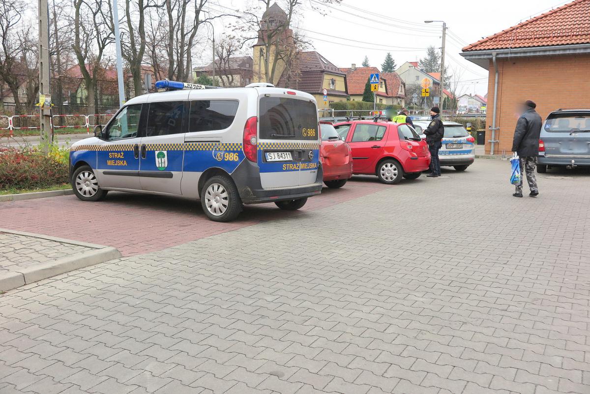 Kolizja z udziałem radiowozu straży miejskiej