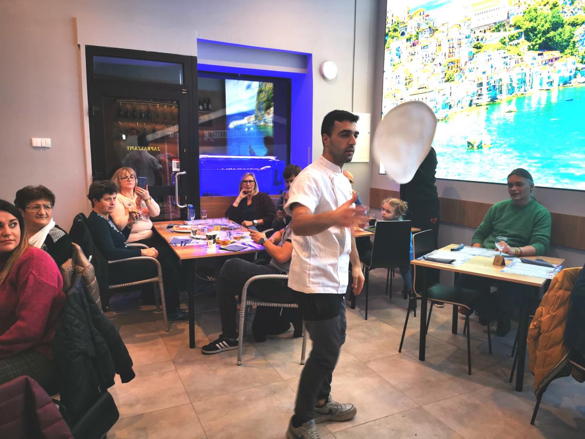 Pizza artystyczna i akrobatyczna w Mattarello