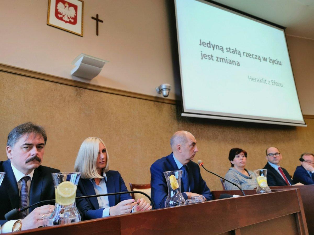 Plany reorganizacji szkół wstrzymane