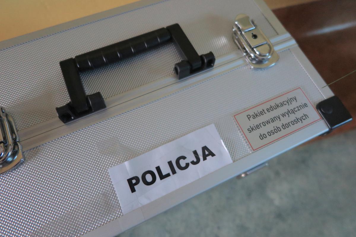 Policja pokazała narkotyki