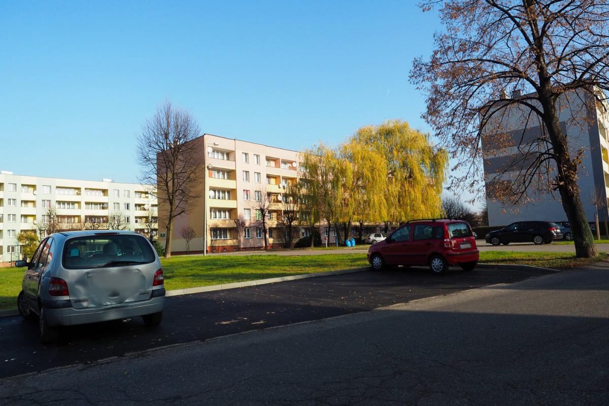 Nowe miejsca parkingowe na Łubowcu. Mało, ale są.