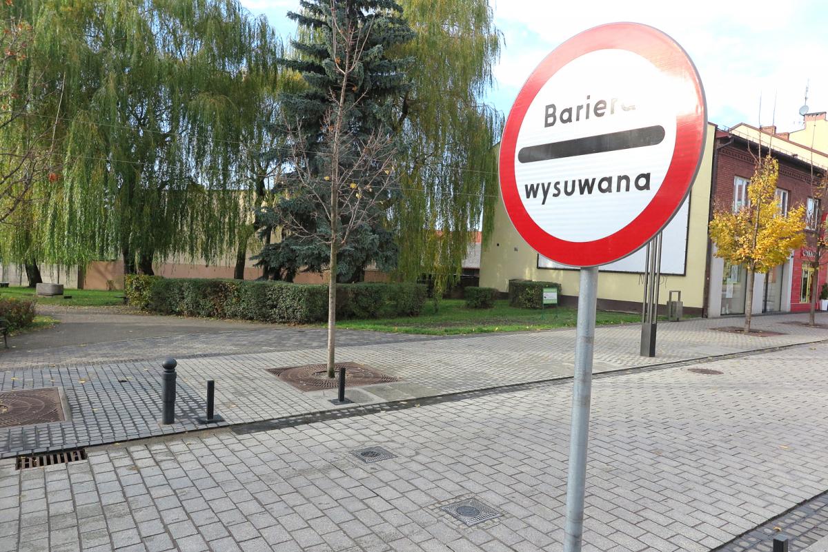 Słupki na rynku znów uszkodzone