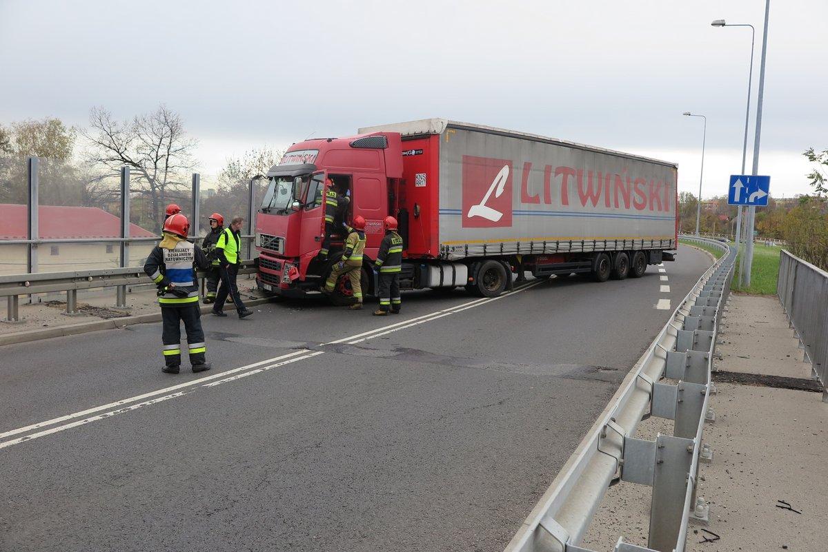 Tir blokuje trasę śródmiejską