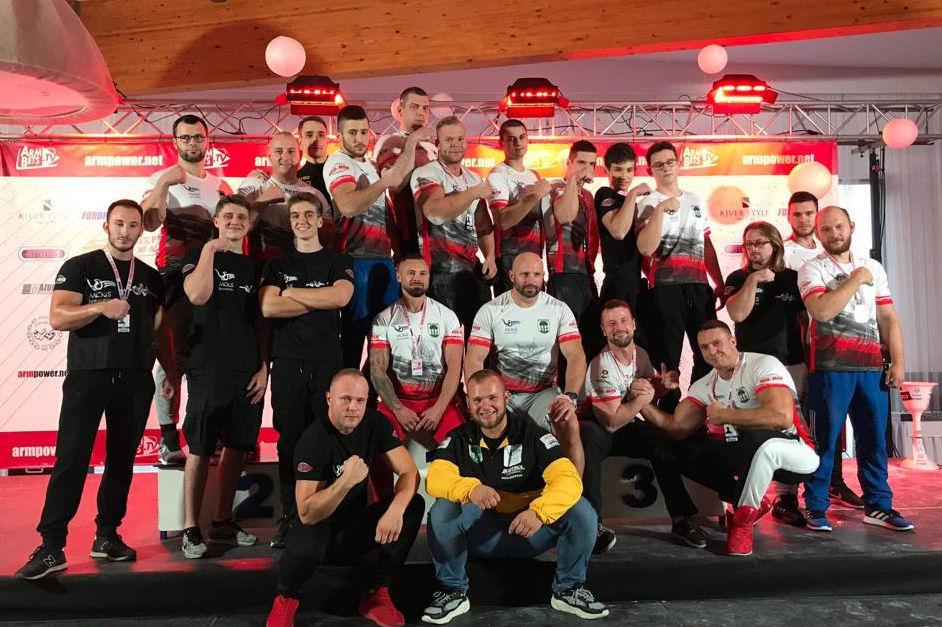 28 medali wywalczonych przez drużynę armwrestlingu