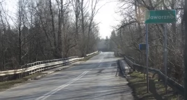 Nawierzchnia ulicy Batorego nie oszczędza aut