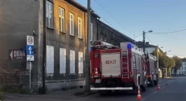 Zdjęcie przedstawia: Dramat na ulicy Jagiellońskiej. Nie żyje 62-letni mężczyzna, a jego ciało widzieli znajomi przez okno