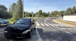 Zdjęcie przedstawia: Kolizja na skrzyżowaniu ul Wiosny Ludów i Karwety