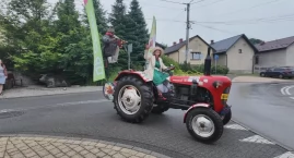 Traktorem z Jaworzna nad morze. Milena Klimczak rusz&hellip;
