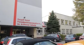 Nowoczesna kuchnia i hotelowa recepcja w szkole. Ucz&hellip;