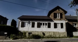 Zamieszkają w „nawiedzonym” domu w Jeleniu. Przez tr&hellip;