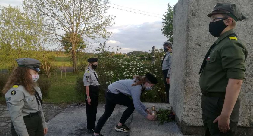 Harcerze upamiętnili bohaterów boju pod Łubianą