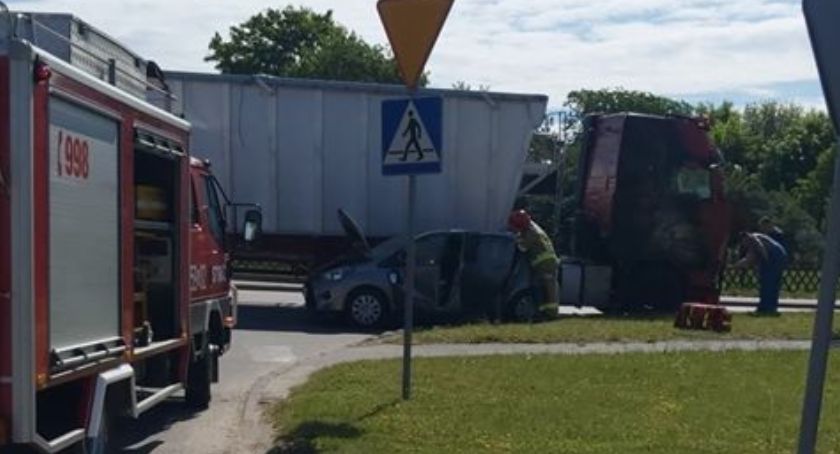 Dziemiany. 71-letniej kierującej toyotą zatrzymano prawo jazdy po zderzeniu z ciężarówką