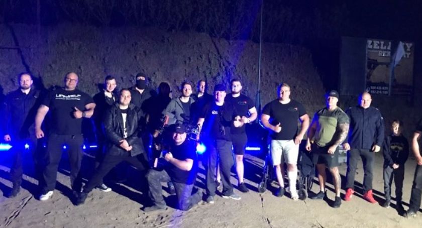Niebieskie ulice - nowy utwór policyjnych raperów z udziałem policjantów z Kościerzyny