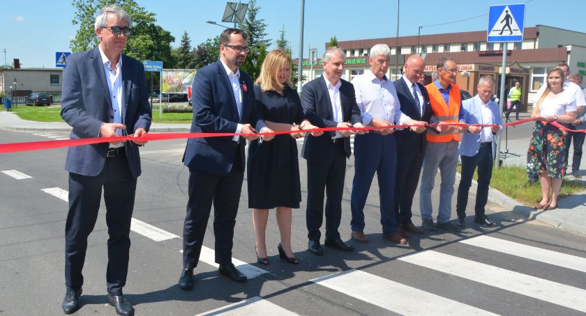 Ta inwestycja rodziła się w bólu - przebudowana droga w Liniewie oficjalnie otwarta
