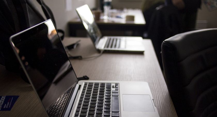 Gm. Stara Kiszewa. Kolejne dofinansowanie i kolejne laptopy dla uczniów