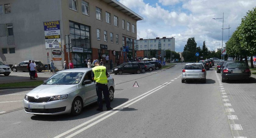 Kościerzyna. 65-latka wtargnęła na jezdnię wprost pod samochód