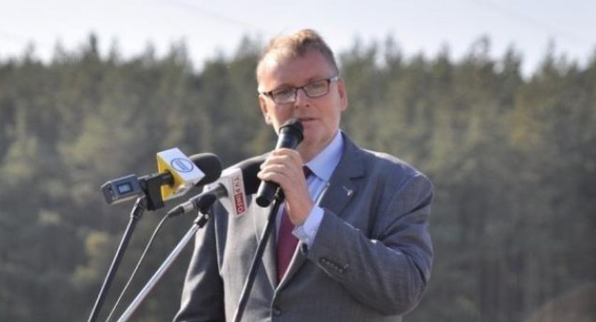 Waldemar Bonkowski stawia pomnik w centrum miasta 