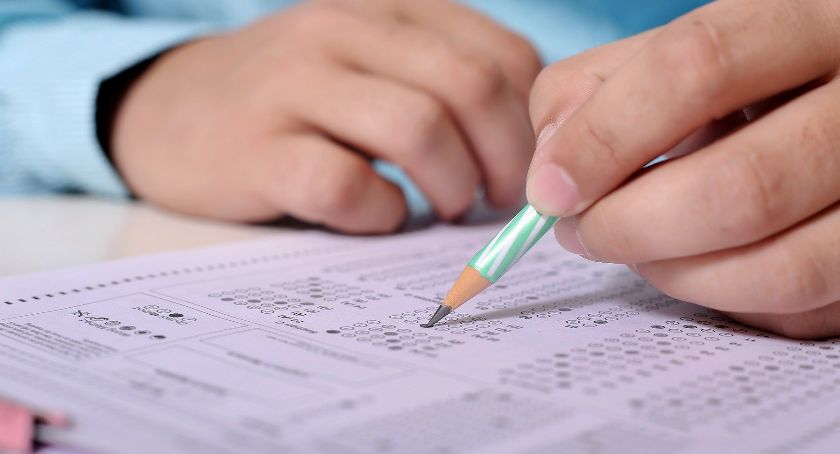 Jak ósmoklasiści z gmin powiatu kościerskiego poradzili sobie z egzaminami? Sprawdź wyniki  