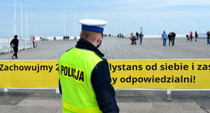 Kolejne kontrole policjantów i apel o dojrzałość w walce z COVID-19