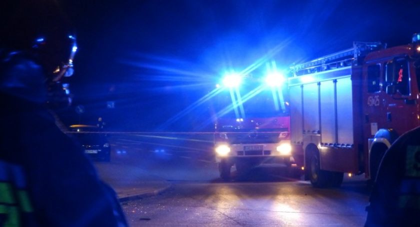 Kościerzyna. Strażak ranny podczas pożaru na ul. Przemysłowej