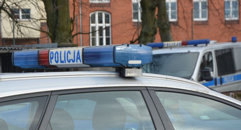 Golfem uderzył w drzewo - był pijany