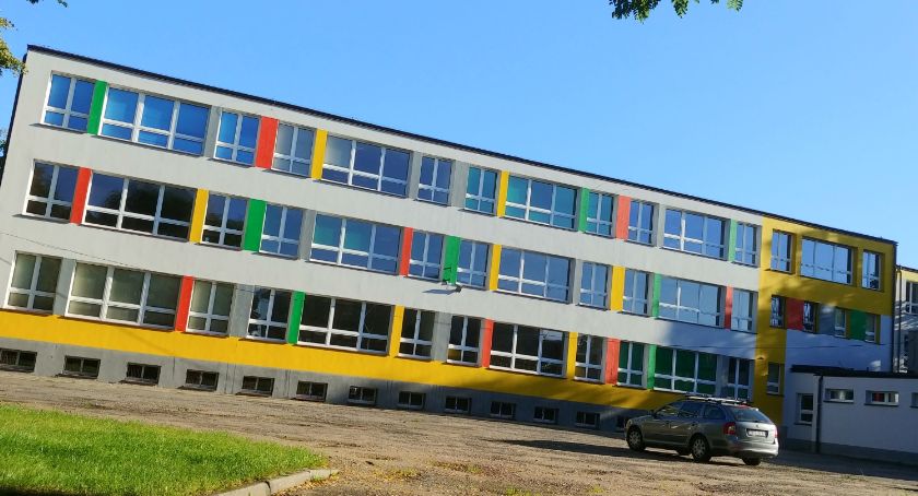 Młodzież kościerskiego ogólniaka wróciła do szkolnych ławek