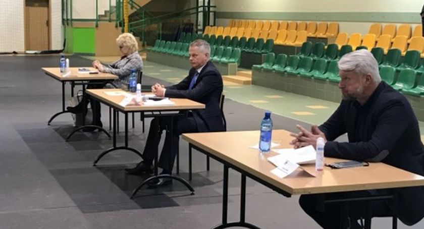 Sesja Rady Powiatu kościerskiego. Podyskutują o edukacji i drogach
