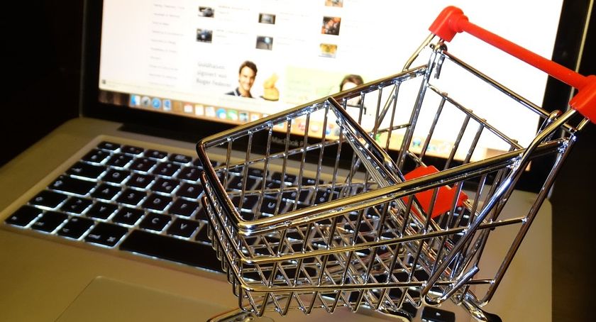 Została bez telefonu i pieniędzy - 25-latka ofiarą internetowego oszusta