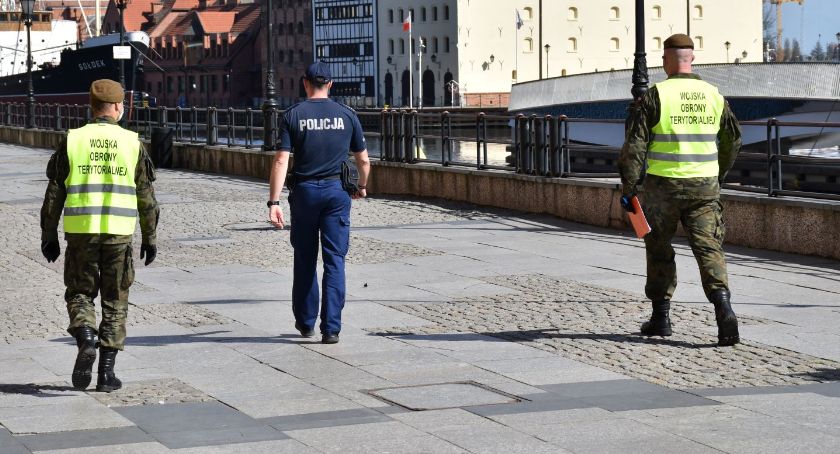 Terytorialsi ponownie wspomagają policjantów w walce z COVID-19