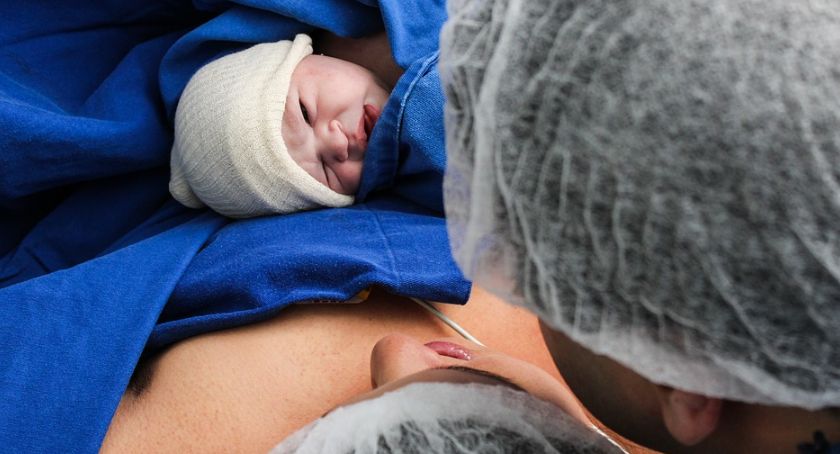 Przygotowujesz się do porodu? Szpital radzi, co spakować na porodówkę