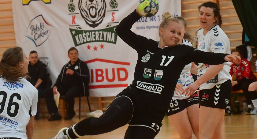 Kościerskie piłkarki ręczne idą, jak burza