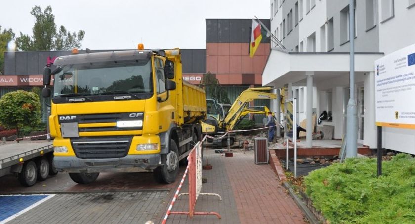 Nowa nawierzchnia na Tuwima i urząd bez barier dla niepełnosprawnych