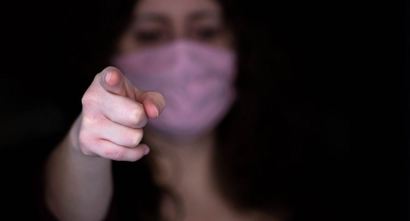 Dobowy próg 20 tysięcy zakażeń przekroczony - w powiecie kościerskim 33 nowe przypadki i kolejny zgon