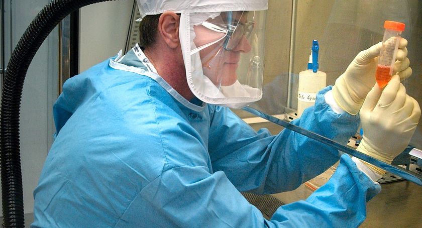 Pracownicy laboratorium kościerskiego szpitala mają ręce pełne pracy