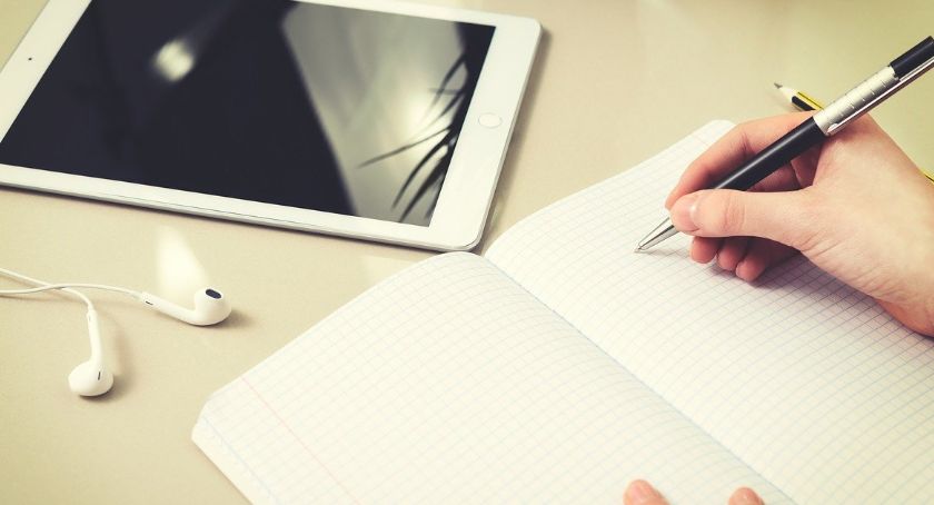 Kościerskie szkoły średnie dostały zestawy tabletów o wartości ponad 25 tys. zł