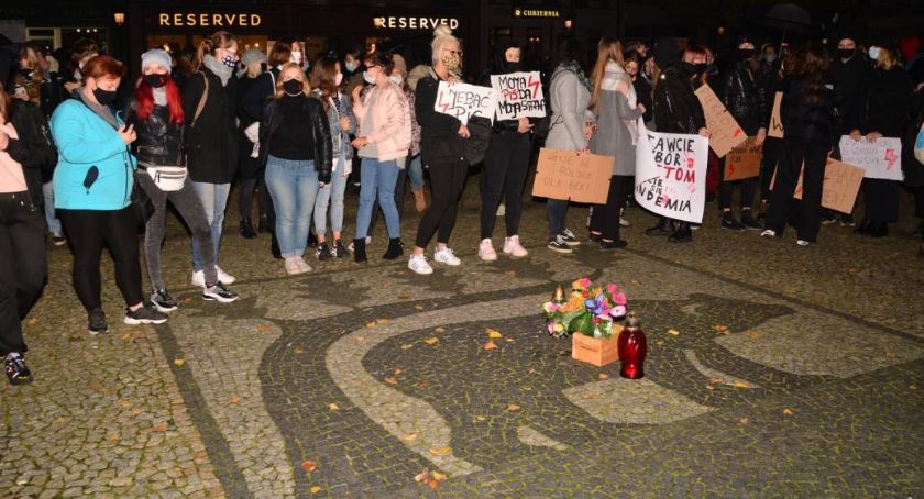 Na znak protestu w Kościerzynie w obronie praw kobiet zapłoną znicze