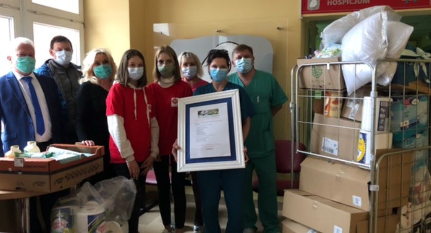 Uczniowie ze Starej Kiszewy pokazali swoją wrażliwość pomagając hospicjum