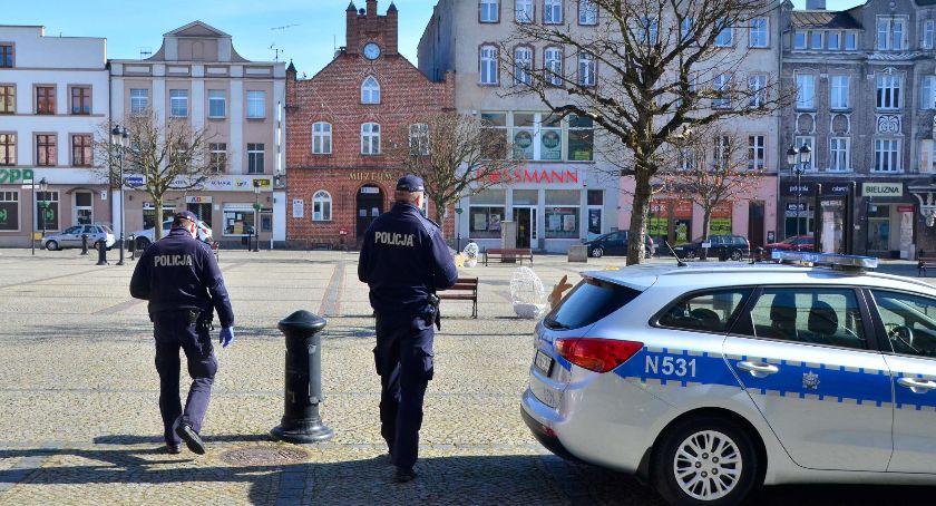 Kilkadziesiąt mandatów za brak maseczek i osłon na usta i nos