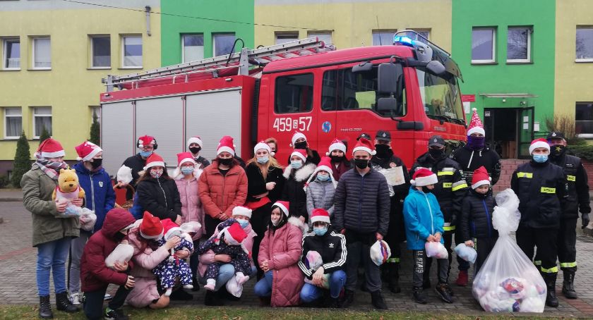 Prezenty od strażaków z Wielkiego Klincza dla wychowanków Domu Dziecka