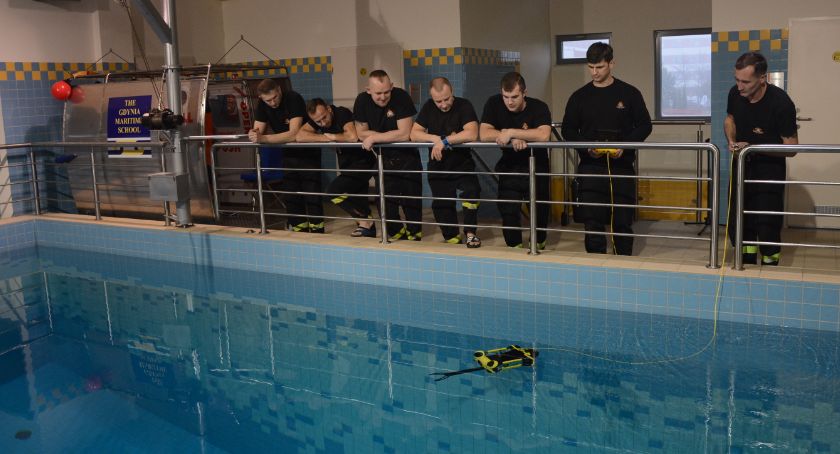 Kościerscy strażacy z podwodnym dronem - to jedyne takie urządzenie w pomorskiej straży