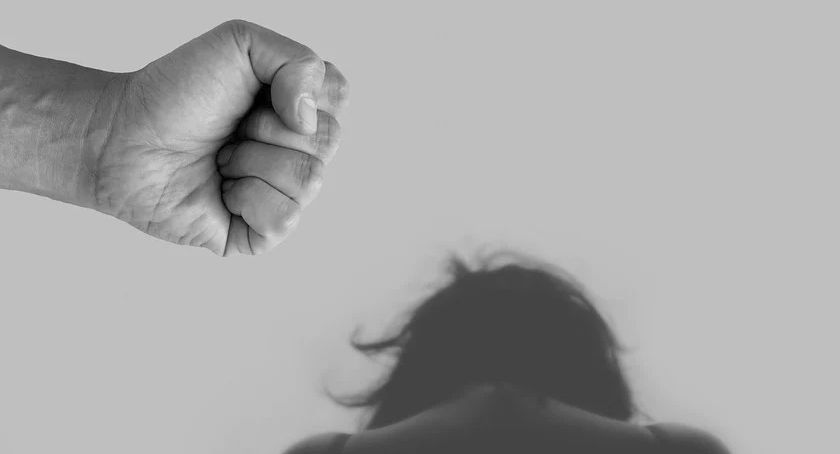 Znęcał się nad schorowaną 87-letnią matką - prokurator nakazał mu opuścić lokal