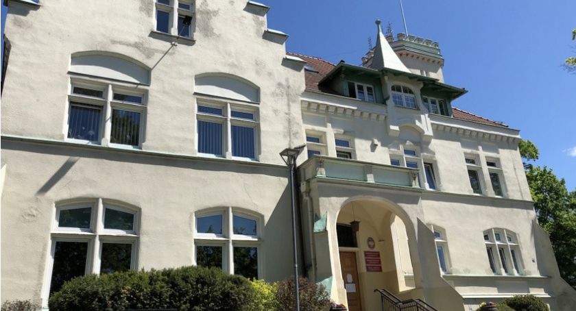 Pracownicy starostwa oraz innych jednostek powiatowych dostali podwyżki 