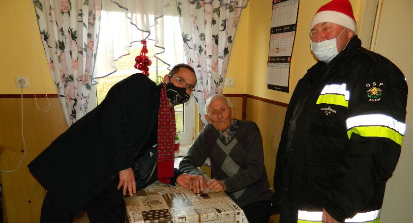 Prezenty od niecodziennego Mikołaja trafiły do seniorów z Wysina