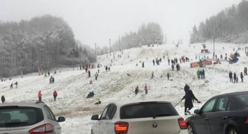 Miłośnicy białego szaleństwa tłumnie odwiedzili Koszałkowo - sprawa trafiła na policję
